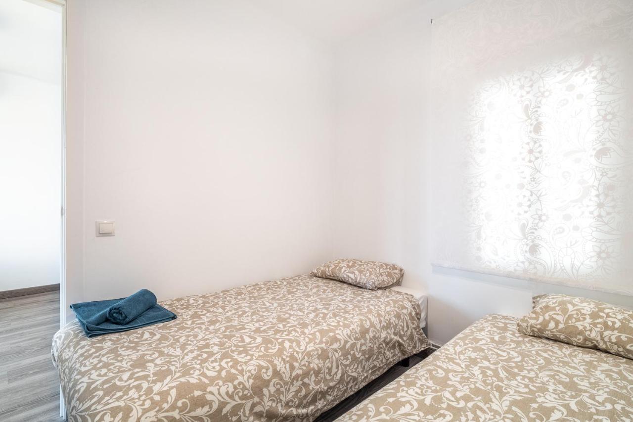 Lovely Apartment Barca 2 Sant Adria de Besos Bagian luar foto