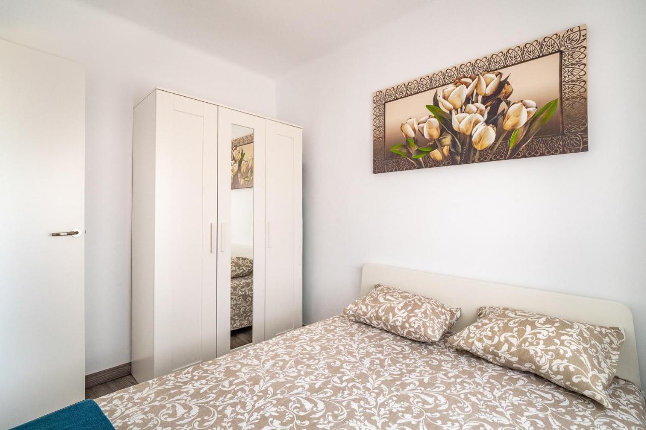 Lovely Apartment Barca 2 Sant Adria de Besos Bagian luar foto