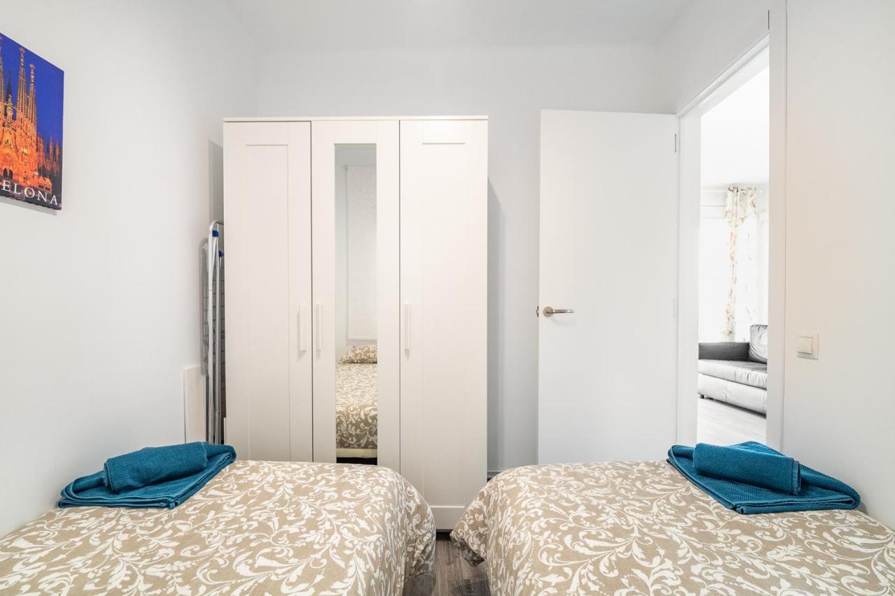 Lovely Apartment Barca 2 Sant Adria de Besos Bagian luar foto