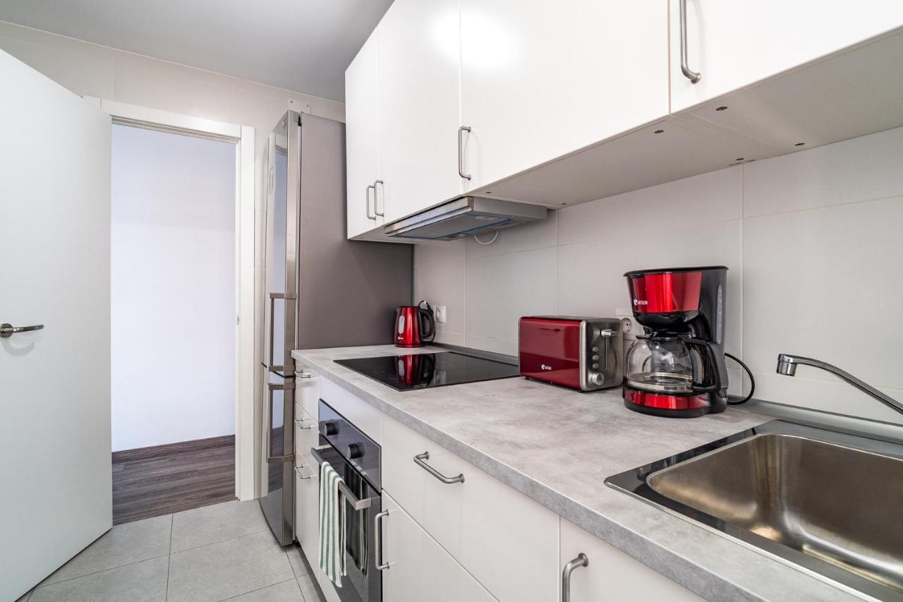 Lovely Apartment Barca 2 Sant Adria de Besos Bagian luar foto